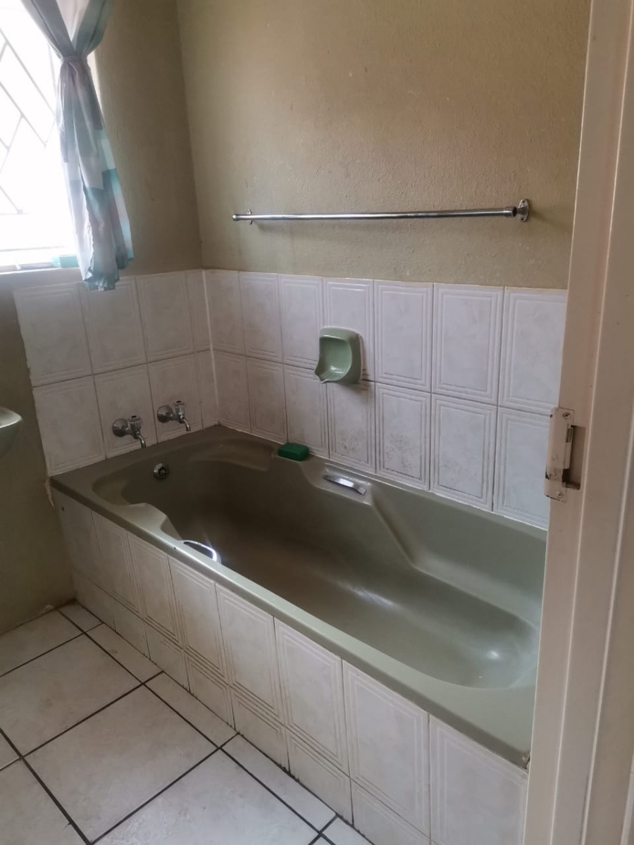 To Let 3 Bedroom Property for Rent in Tlhabane West North West